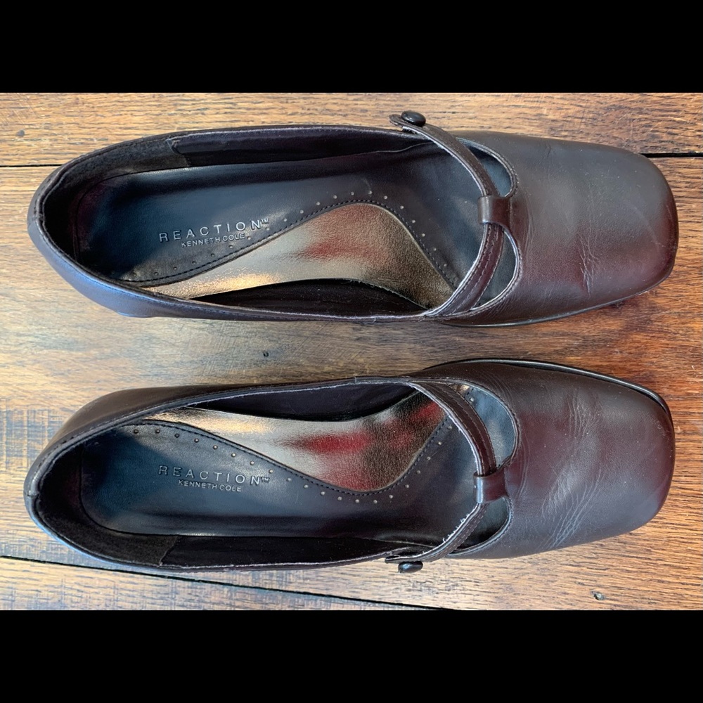 Brown leather upper heeled shoe in size 7